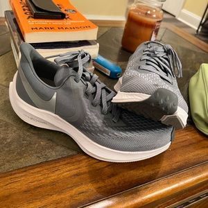 Nike zoom shoes gray